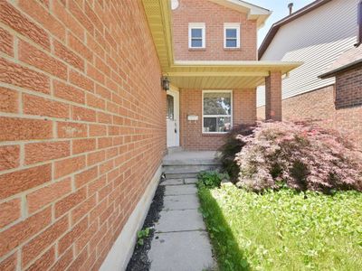 MAIN - 24 Rawling Cres, House other with 3 bedrooms, 2 bathrooms and 3 parking in Brampton ON | Image 3