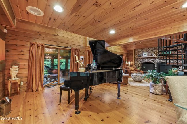 236 Surriner Rd, House other with 3 bedrooms, 3 bathrooms and null parking in Becket MA | Image 20