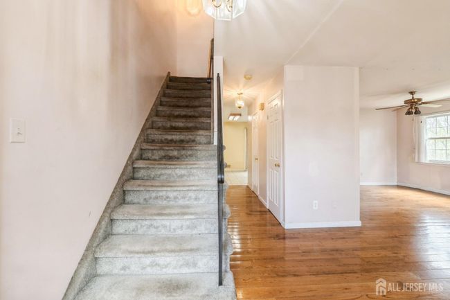44 Townsend Dr, Townhouse with 3 bedrooms, 3 bathrooms and null parking in Matawan NJ | Image 4