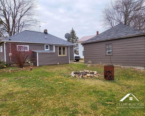 304 W Burton St, Pompeii, MI, 48874-5003 | Card Image