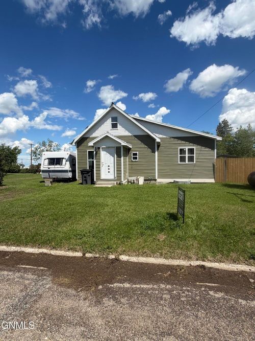 604 Robin St, Columbus, ND, 58727-7005 | Card Image