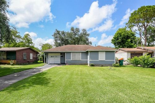 506 Chip St, La Marque, TX, 77568-4418 | Card Image