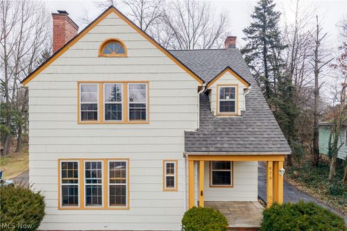 979 Oxford Rd, Cleveland Heights, OH, 44121-2051 | Card Image