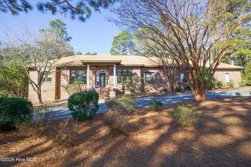 110 Woodenbridge Ln, Pinehurst, NC, 28374-8211 | Card Image