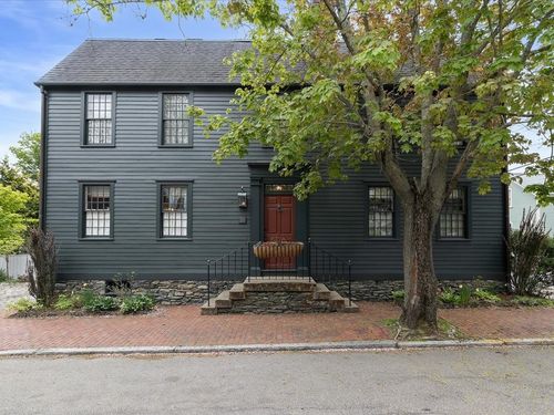 20 Willow St, Newport, RI, 02840-1924 | Card Image