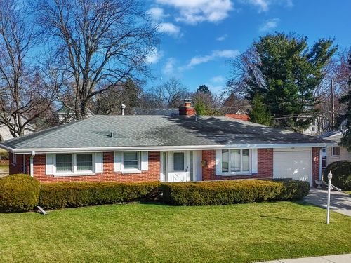 236 W Rockwell St, Elkhorn, WI, 53121-1631 | Card Image