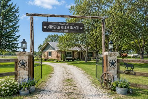 2762 W Highway 199, Springtown, TX, 76082-5215 | Card Image