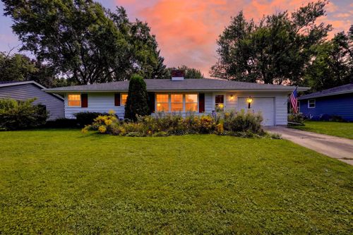 419 W Elm St, SUN PRAIRIE, WI, 53590-1327 | Card Image