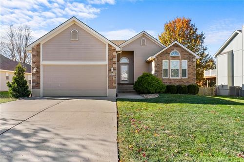 2413 Ne Old Paint Rd, Lee's Summit, MO, 64086-7035 | Card Image
