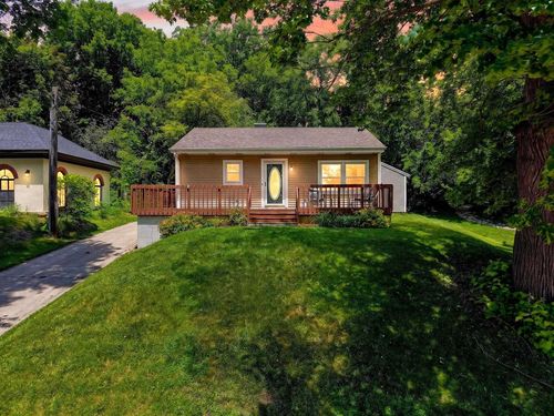 608 W Capitol Drive, Hartland, WI, 53029 | Card Image