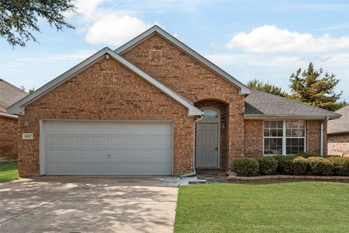 4247 Fall Creek Dr, Grand Prairie, TX, 75052-1245 | Card Image