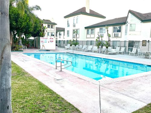 unit-204-15000 Downey Ave, Paramount, CA, 90723-5814 | Card Image