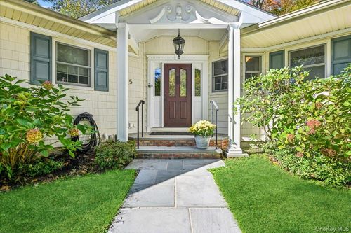 15 Centerport Rd, Greenlawn, NY, 11740-1006 | Card Image