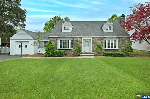 115 Center St, Pompton Lakes, NJ, 07442-1913 | Card Image