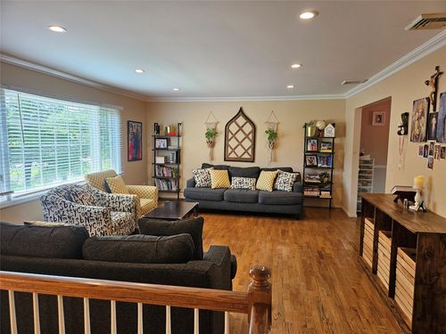 8 Spur Dr, Nanuet, NY, 10954-1328 | Card Image
