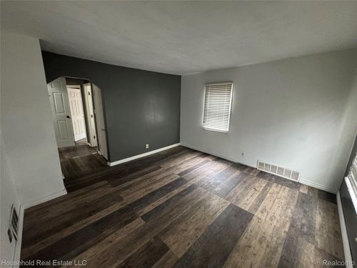 8211 Artesian St, Detroit, MI, 48228-3001 | Card Image