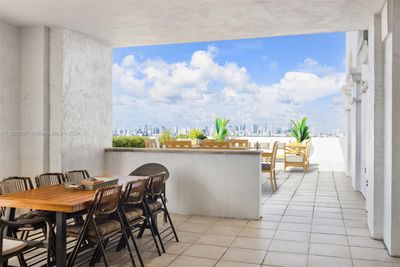 1606 - 10 Aragon Ave, Condo with 3 bedrooms, 2 bathrooms and null parking in Coral Gables FL | Image 1