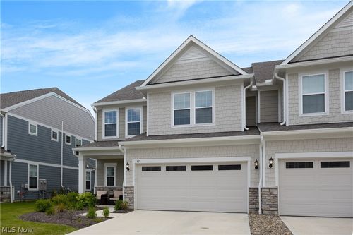 152 Lake Balaton Dr, Cleveland, OH, 44128-5703 | Card Image