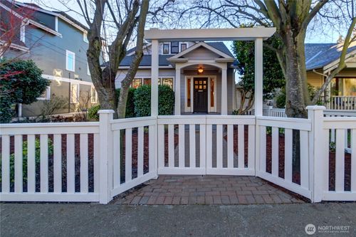 1-1611 10th Ave W, Seattle, WA, 98119-2924 | Card Image