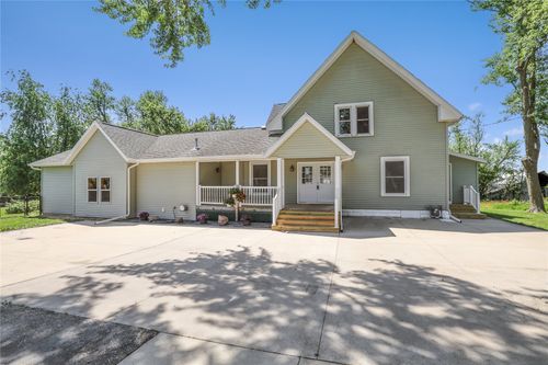 5705 Beverly Rd Sw, Cedar Rapids, IA, 52404-7179 | Card Image