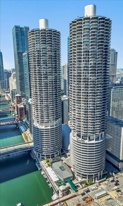 apt-2429-300 N State St, Chicago, IL, 60654-3024 | Card Image