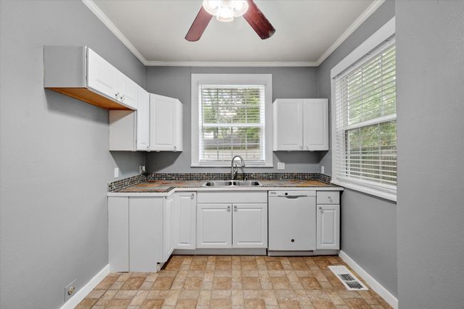 1301 W 2 Nd Ave, House other with 5 bedrooms, 2 bathrooms and null parking in Corsicana TX | Image 10