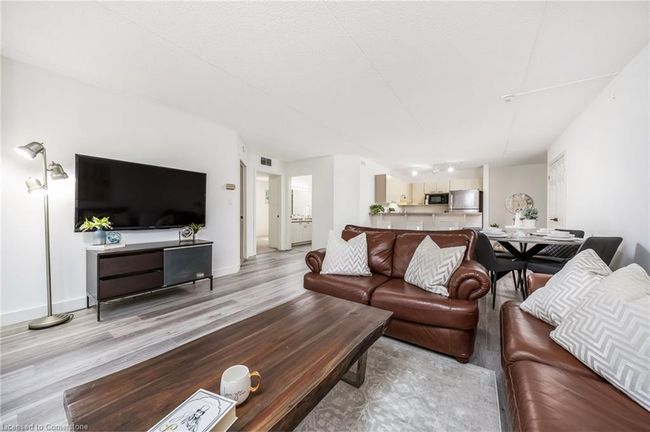 212 - 2030 Cleaver Ave, House attached with 2 bedrooms, 1 bathrooms and 1 parking in Burlington ON | Image 8