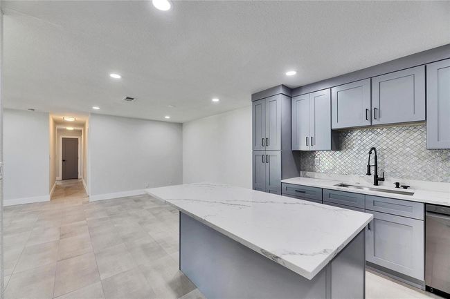 APT-1 - 1025 Apollo Beach Blvd, Condo with 3 bedrooms, 2 bathrooms and null parking in APOLLO BEACH FL | Image 10