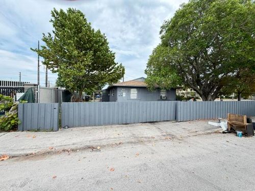 714 S H St, Lake Worth Beach, FL, 33460-4947 | Card Image