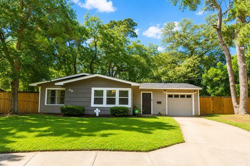 59 Caladium Ct, Lake Jackson, TX, 77566-5846 | Card Image