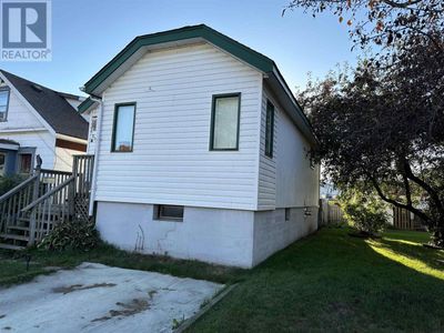 1033 Alberta St, Home with 3 bedrooms, 2 bathrooms and null parking in Thunder Bay ON | Image 3