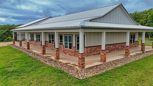 2930 N Greenbrier Rd, Nocona, TX, 76255-4051 | Card Image