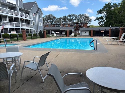38-4009 S Crysler Ave, Independence, MO, 64055-4401 | Card Image
