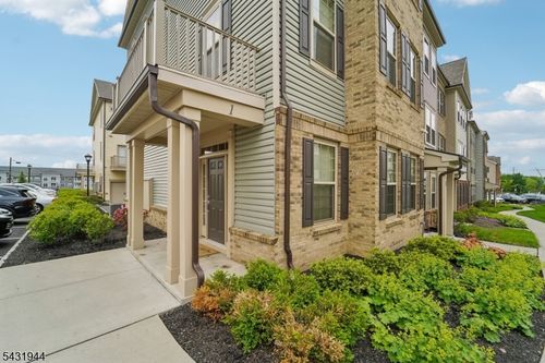 1 Haralson Ct, Livingston, NJ, 07039-5714 | Card Image