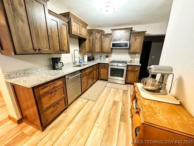 401 Diamond St, House other with 4 bedrooms, 2 bathrooms and null parking in Holdenville OK | Image 9