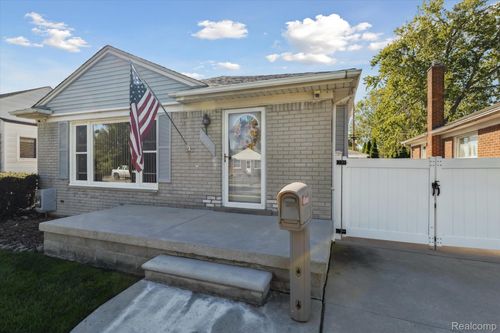 13121 Orchard St, Southgate, MI, 48195-1619 | Card Image