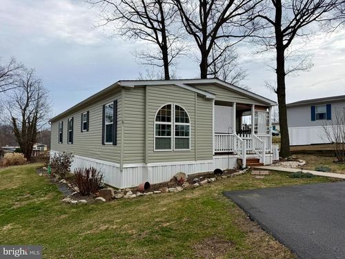37 Mountain Top Ln, Narvon, PA, 17555-9232 | Card Image