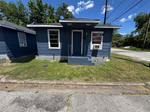 3202 Hinton Blvd, Houston, TX, 77022-6528 | Card Image