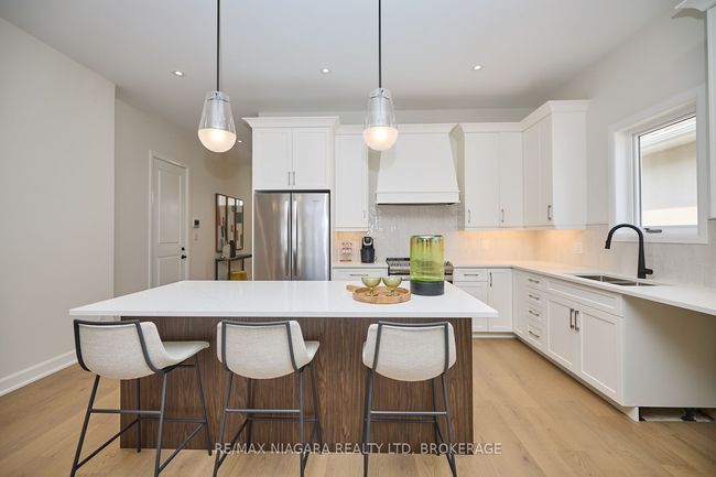 10 Butternut Cres, Condo with 2 bedrooms, 2 bathrooms and 2 parking in Ridgeway ON | Image 5