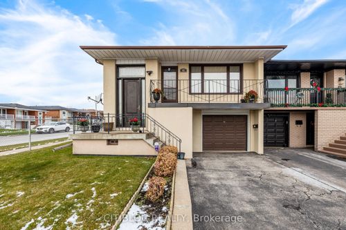62 Paradelle Cres, North York, ON, M3N1E4 | Card Image