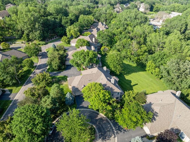 Nestled on a quiet cul-de-sac in coveted Minnetonka. | Image 31