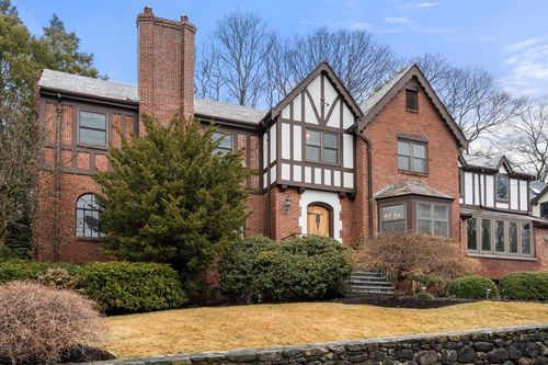 17 Lancaster Rd, Newton, MA, 02458 | Card Image