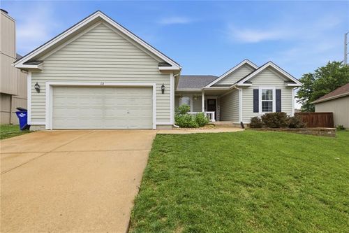 113 N Cedar Hills St, Olathe, KS, 66061-3818 | Card Image