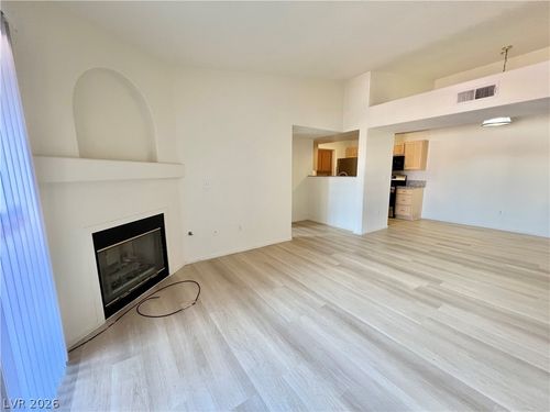 1024-950 Seven Hills Dr, Henderson, NV, 89052-4305 | Card Image
