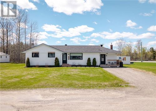 3977 Wayne Cres, Val Caron, ON, P3N1J6 | Card Image