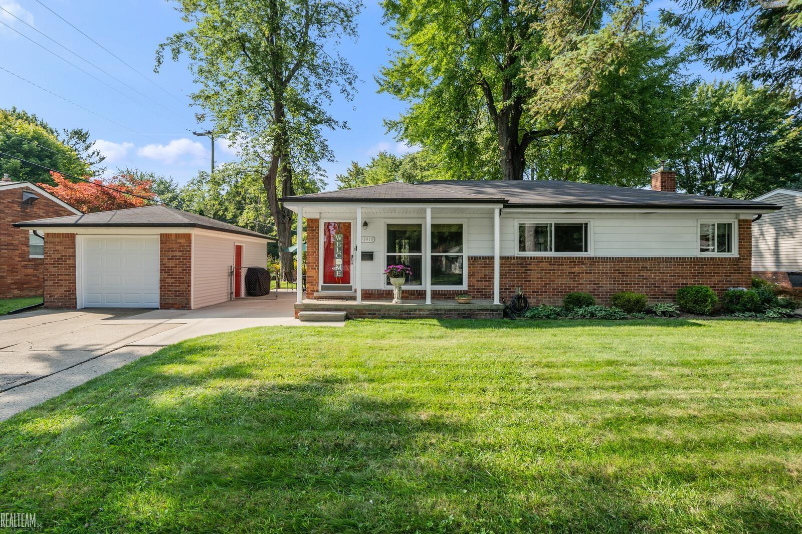 Demley Dr, Clinton Township, MI 48035