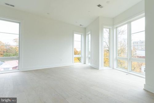 304-5301 Connecticut Ave Nw, WASHINGTON, DC, 20015-1963 | Card Image
