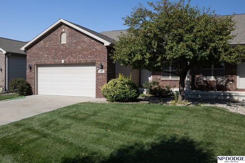 8148 Regent Dr, Lincoln, NE, 68507-3366 | Card Image
