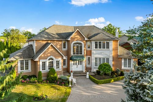 13 Shoreline Cres, Grimsby, ON, L3M5B2 | Card Image