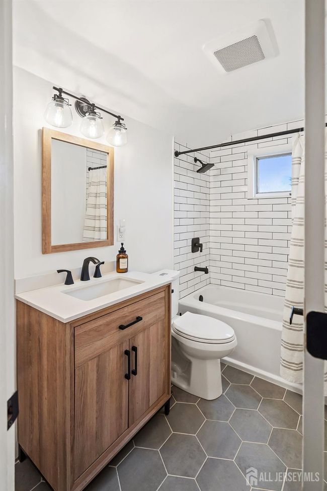 1 York St, House other with 3 bedrooms, 2 bathrooms and null parking in Old Bridge NJ | Image 32